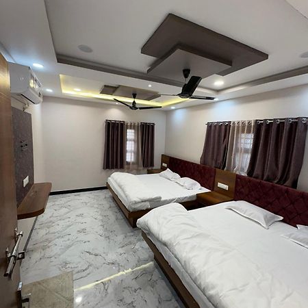 Shree Trilokeshwar Guest House Ujjain Exteriör bild