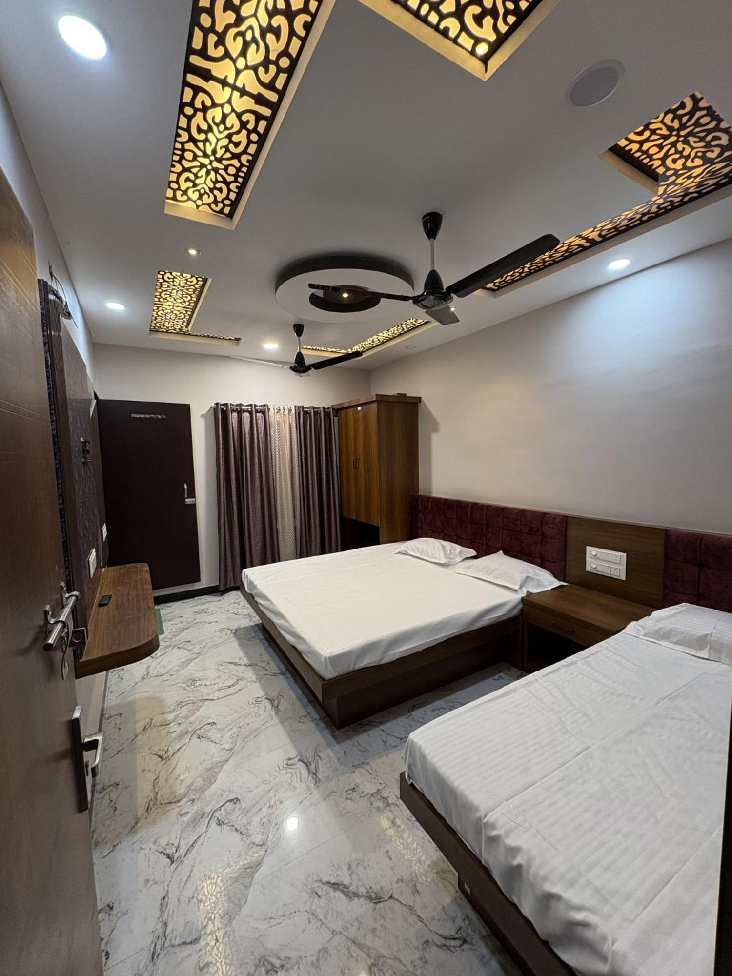 Shree Trilokeshwar Guest House Ujjain Exteriör bild